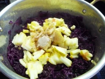 Kaninchen : Keule mit Zwiebelsoße, an Rotkohl und Salzkartoffeln - Rezept - Bild Nr. 9