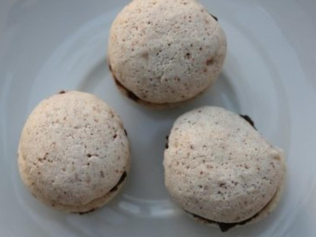 Mandel-Schoko-Macarons - Rezept mit Bild - kochbar.de