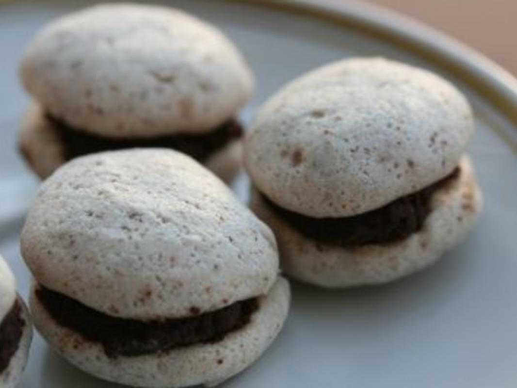 Mandel-Schoko-Macarons - Rezept mit Bild - kochbar.de