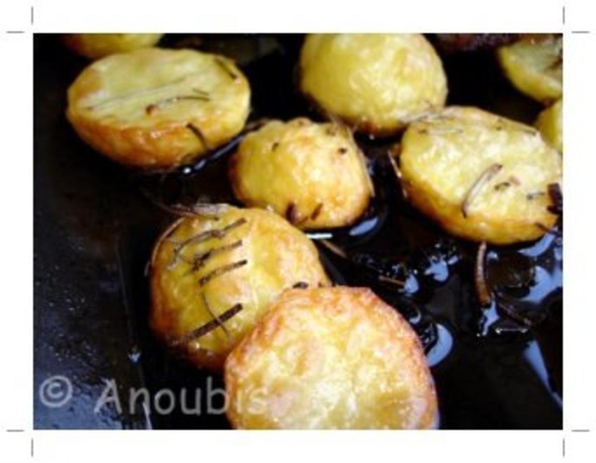 Bilder für Beilage - Rosmarinkartoffeln vom Blech - Rezept