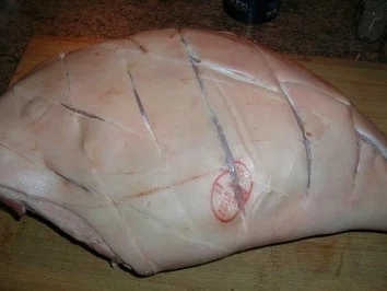 Spanferkelkeule mariniert mit Gemüse und Gnocchi - Rezept - Bild Nr. 5