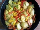 Rezept: Bratkartoffel-Pfanne mit buntem Gemüse Bratkartoffel-Pfanne mit buntem Gemüse - Rezept