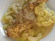 Kaninchenkeule mit Kartoffel-Zwiebel-Pürree und Schmorgurkengemüse - Rezept