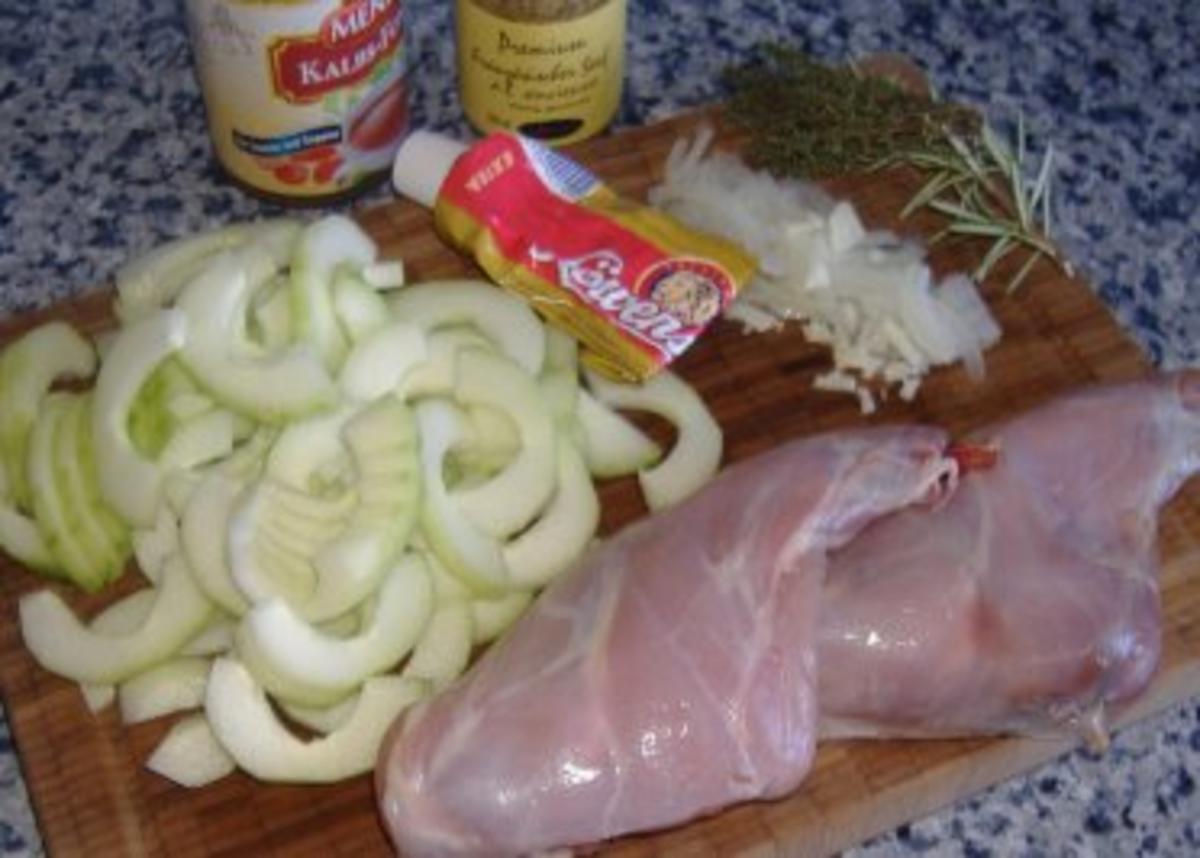 Kaninchenkeule mit Kartoffel-Zwiebel-Pürree und Schmorgurkengemüse - Rezept - Bild Nr. 2