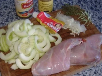 Kaninchenkeule mit Kartoffel-Zwiebel-Pürree und Schmorgurkengemüse - Rezept - Bild Nr. 2