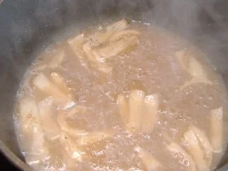 Kaninchenkeule mit Kartoffel-Zwiebel-Pürree und Schmorgurkengemüse - Rezept - Bild Nr. 6