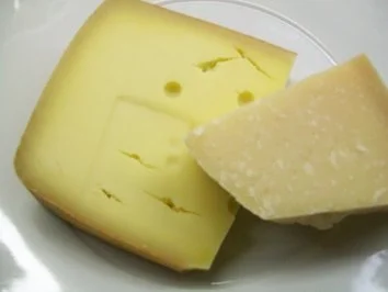 Schweinelende in Bergkäse-Ei-Hülle zu pikant-fruchtiger Tomatensauce auf Pasta - Rezept - Bild Nr. 2