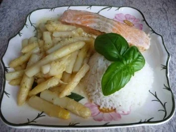 Rezept: Fisch : Spargelspitzen mit Seelachs an Reis Fisch : Spargelspitzen mit Seelachs an Reis - Rezept