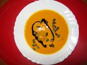 Kürbiscremèsuppe mit Nordseekrabben und Fleischbällchen - Rezept