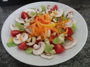 Salat mit gebratenen Putenstreifen - Rezept - Bild Nr. 2