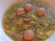 Süppchen von Buschbohnen mit Mettklößchen - Rezept