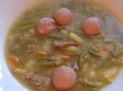 Süppchen von Buschbohnen mit Mettklößchen - Rezept