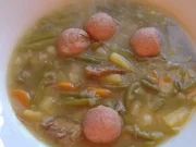 Süppchen von Buschbohnen mit Mettklößchen - Rezept