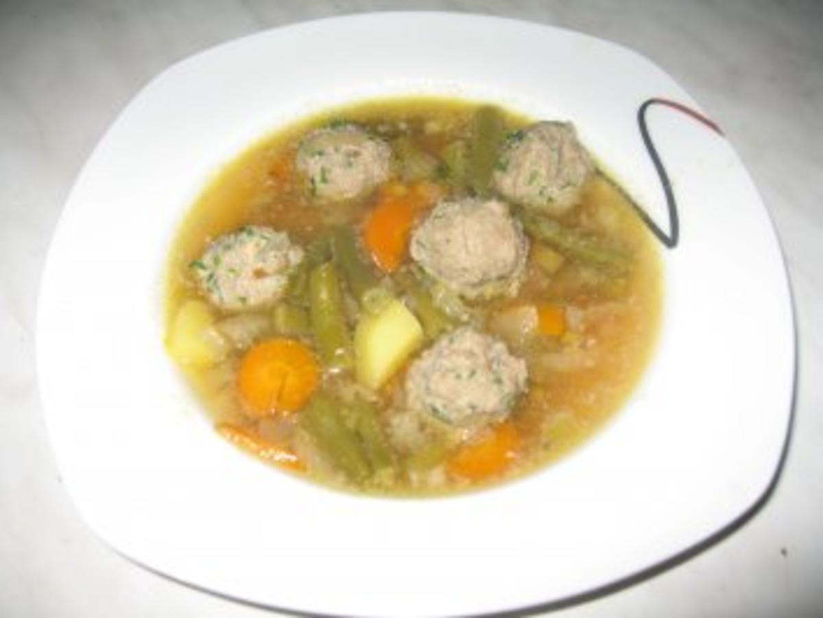 Gemüsesuppe mit Fleischbällchen - Rezept - kochbar.de