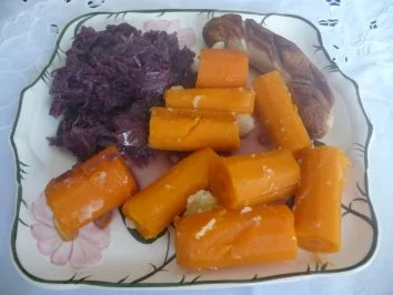 Hauptgerichte - Kalbsbratwürste mit Rotkohl und Salzkartoffeln - Rezept - Bild Nr. 2