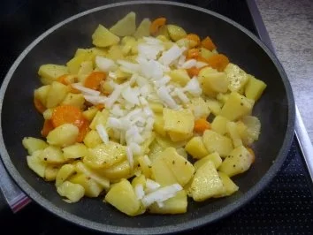 Rezept: Eiergerichte : Bratkartoffeln mit Spiegelei Bild Nr. 2 Eiergerichte : Bratkartoffeln mit Spiegelei - Rezept - Bild Nr. 2