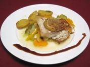 Rezept: Steinbeißer auf mediterranem Gemüse und dünnen Kartoffelscheiben Steinbeißer auf mediterranem Gemüse und dünnen Kartoffelscheiben - Rezept