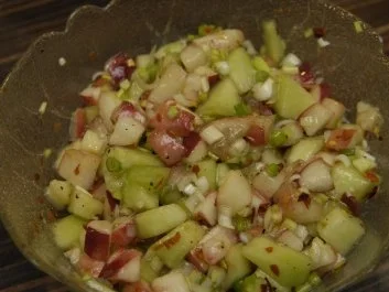Kalbschnitzelröllchen an pikantem Pfirsich-Melonen-Salat - Rezept - Bild Nr. 4