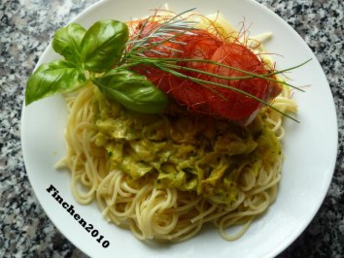 Bilder für Spaghetti an Spitzkohl-Curryrahm mit Ingwer-Lachs - Rezept