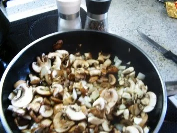 Leberkäs-Champignonpfanne - Rezept - Bild Nr. 4