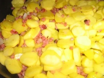 Rezept: Nürnberger Würstchen an Bratkartoffeln Bild Nr. 4 Nürnberger Würstchen an Bratkartoffeln - Rezept - Bild Nr. 4