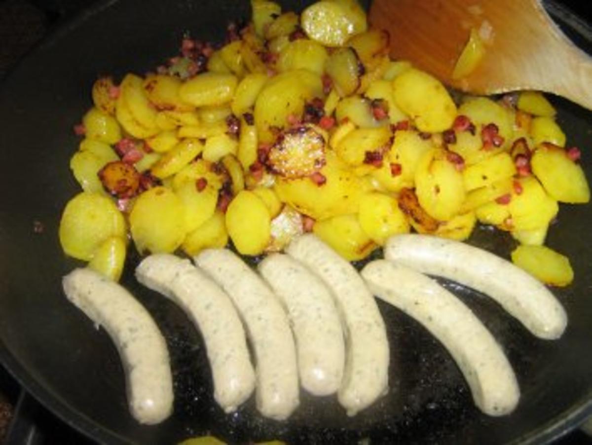 Nürnberger Würstchen an Bratkartoffeln - Rezept - Bild Nr. 5