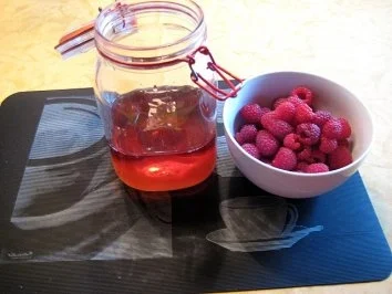 Himbeer - Weinessig selbstgemacht für meine Frau - Rezept - Bild Nr. 3