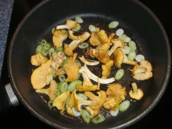 Rezept: Pfifferling-Rührei Bild Nr. 2 Pfifferling-Rührei - Rezept - Bild Nr. 2