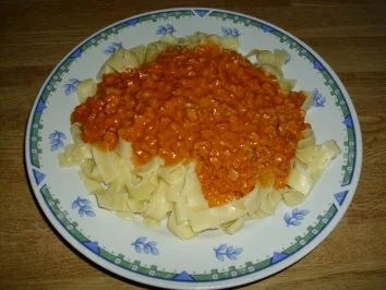 Rezept: Bandnudeln mit Knackwurstsoße Bandnudeln mit Knackwurstsoße - Rezept