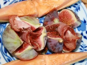 Rezept: Vorspeise: Feigen mit Schinken und Melone Bild Nr. 2 Vorspeise: Feigen mit Schinken und Melone - Rezept - Bild Nr. 2