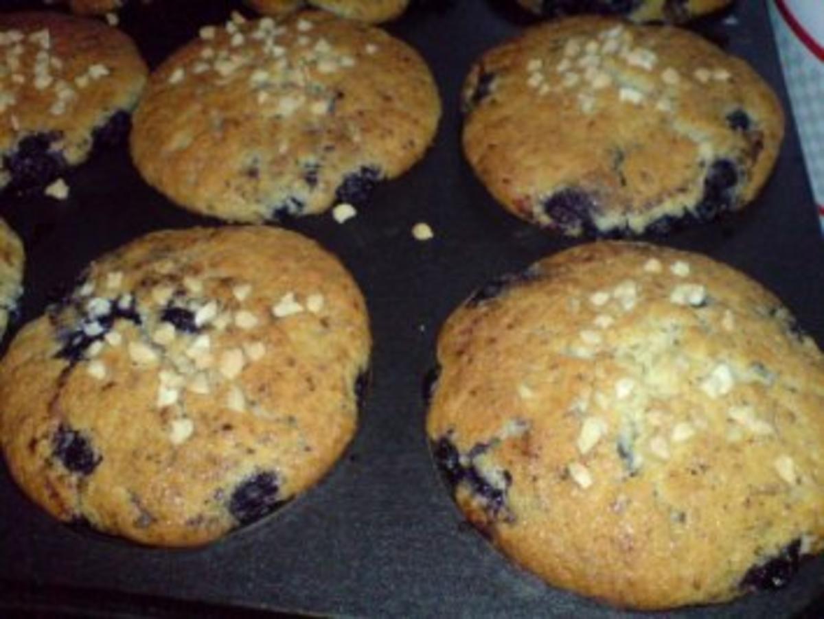 Nuss-Muffin mit Blaubeeren - Rezept - Bild Nr. 10