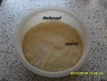 Hefezöpfe -1x mit versteckten Rosinen - - Rezept - Bild Nr. 2
