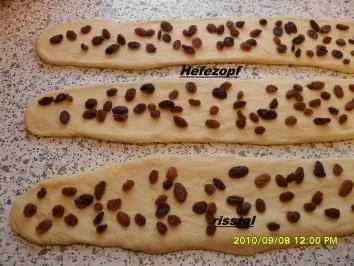 Hefezöpfe -1x mit versteckten Rosinen - - Rezept - Bild Nr. 3