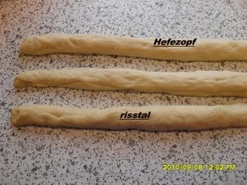 Hefezöpfe -1x mit versteckten Rosinen - - Rezept - Bild Nr. 4