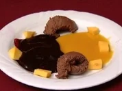 Schokoladenmousse mit Mango- und Johannisbeersoße (Peter Großmann) - Rezept
