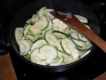 Rezept: Zucchini-Rahm-Gemüse mit Spaghetti Bild Nr. 5 Zucchini-Rahm-Gemüse mit Spaghetti - Rezept - Bild Nr. 5