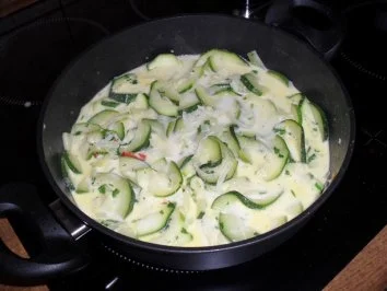 Rezept: Zucchini-Rahm-Gemüse mit Spaghetti Bild Nr. 6 Zucchini-Rahm-Gemüse mit Spaghetti - Rezept - Bild Nr. 6