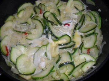 Rezept: Zucchini-Rahm-Gemüse mit Spaghetti Bild Nr. 7 Zucchini-Rahm-Gemüse mit Spaghetti - Rezept - Bild Nr. 7