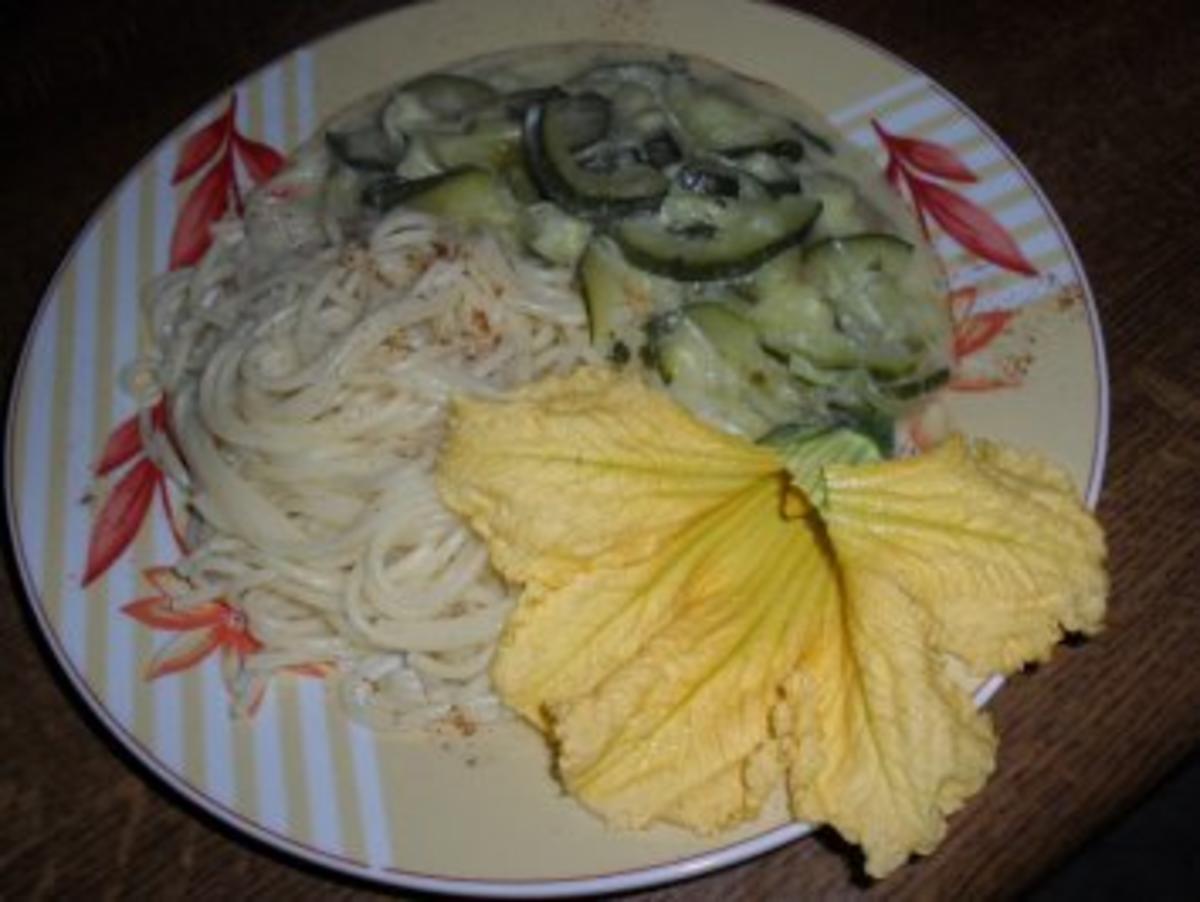 Zucchini-Rahm-Gemüse mit Spaghetti - Rezept - Bild Nr. 8