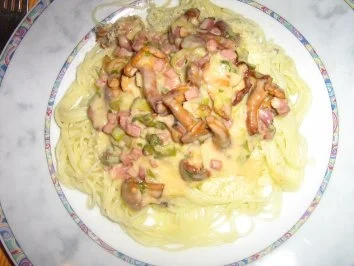 Rezept: Capellini mit Pfifferlingen in einer Rahmsauce Capellini mit Pfifferlingen in einer Rahmsauce - Rezept