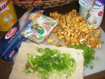 Rezept: Capellini mit Pfifferlingen in einer Rahmsauce Bild Nr. 2 Capellini mit Pfifferlingen in einer Rahmsauce - Rezept - Bild Nr. 2