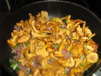 Rezept: Capellini mit Pfifferlingen in einer Rahmsauce Bild Nr. 4 Capellini mit Pfifferlingen in einer Rahmsauce - Rezept - Bild Nr. 4