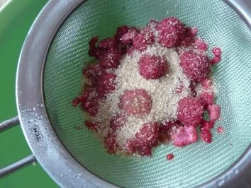 Rezept: Spaghetti - Quarkcreme mit Himbeersauce Bild Nr. 4 Spaghetti - Quarkcreme mit Himbeersauce - Rezept - Bild Nr. 4