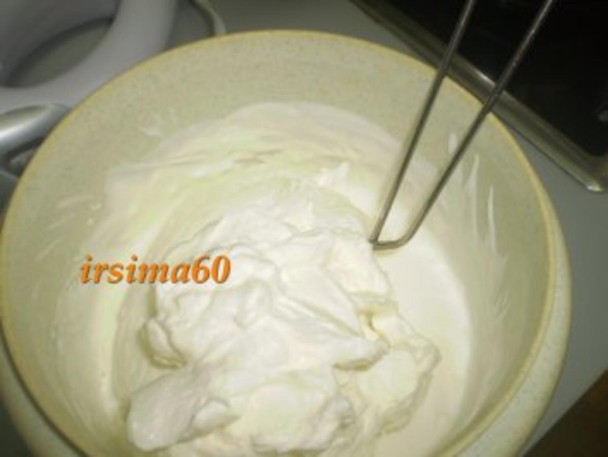 Joghurtcreme mit beschwipsten Johannisbeeren - Rezept - Bild Nr. 7