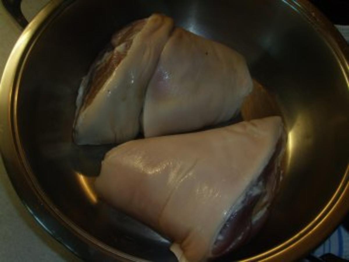 Fleischgerichte: Schweinshaxe mit Erbspüree und Sauerkraut - Rezept - Bild Nr. 2