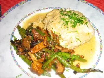 Schmetterlingssteak gefüllt mit Pfifferlingen an Bohnen-Pfifferling-Gemüse - Rezept