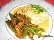 Schmetterlingssteak gefüllt mit Pfifferlingen an Bohnen-Pfifferling-Gemüse - Rezept