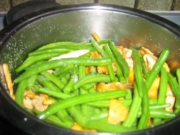 Schmetterlingssteak gefüllt mit Pfifferlingen an Bohnen-Pfifferling-Gemüse - Rezept - Bild Nr. 7