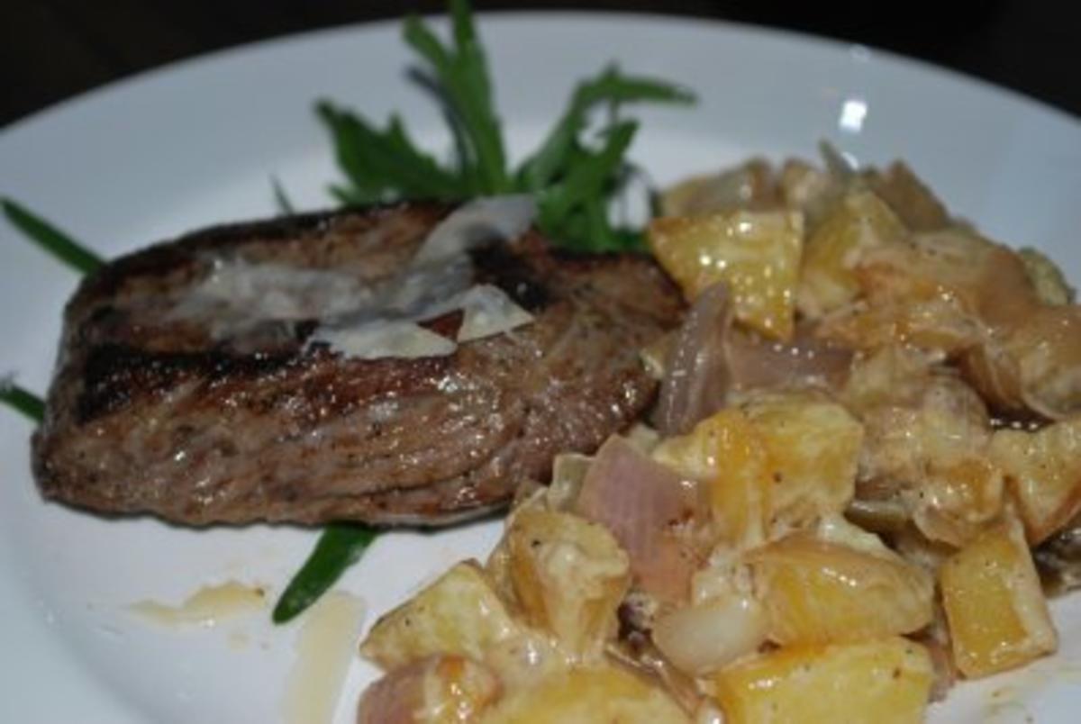 Huftsteak mit Rahm-Röstkartoffeln - Rezept - kochbar.de