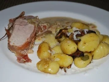 Gnocchi-Steinpilz-Pfanne zu Schweinefilet im Speckmantel - Rezept